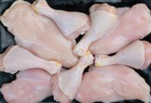 Wie man Hundefutter mit Hühnchen kocht Wie man Hundefutter mit Hühnchen kocht